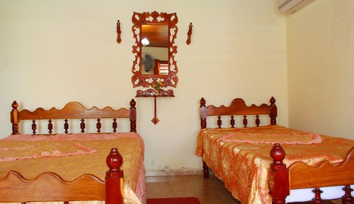 Habitación Confort con 1 cama doble o 2 individuales