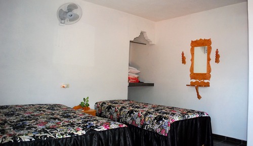 Habitación superior con 1 cama doble o 2 individuales