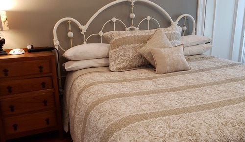 Allegria Room (Non-Pet Friendly)