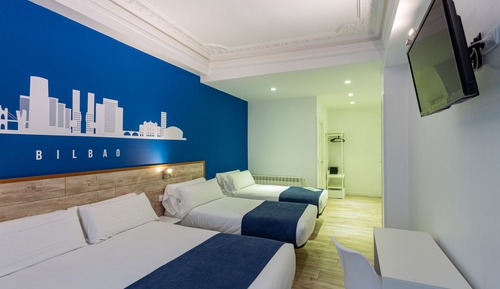 Habitación cuádruple superior, balcón (Superior)