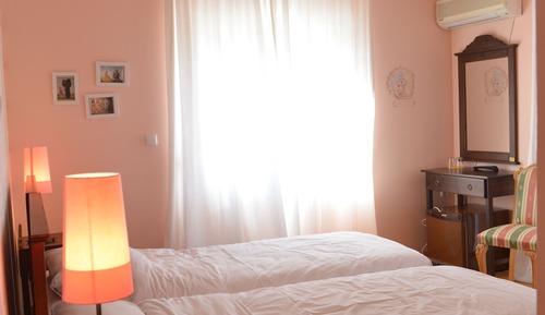 Habitación con 2 camas individuales, vistas a la montaña