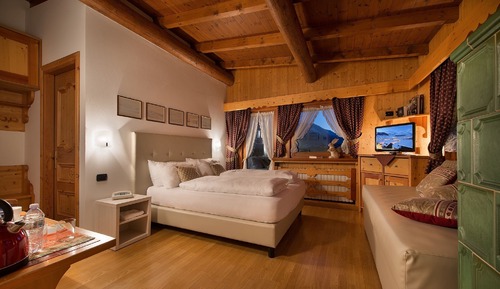 Habitación romántica doble, bañera de hidromasaje, vistas a la montaña