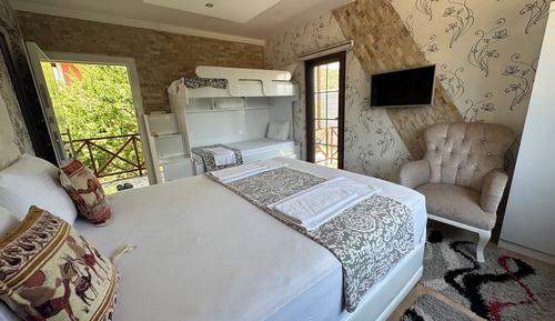 Habitación cuádruple Deluxe, dormitorio mixto, lanai, vistas al jardín