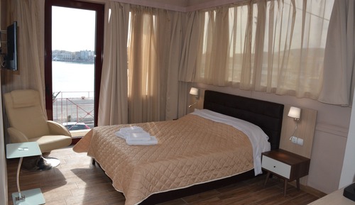 Habitación superior (Port View)