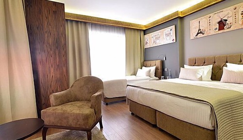 Habitación triple superior, balcón