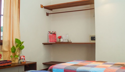 Habitación clásica con 1 cama doble o 2 individuales, vistas a la piscina
