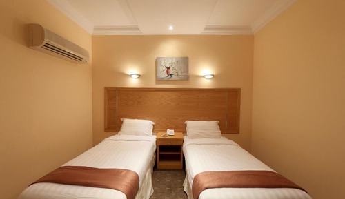 Habitación básica con 1 cama doble o 2 individuales