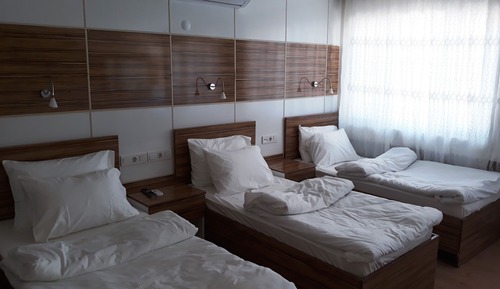 Habitación cuádruple Confort, varias camas, baño privado, vistas a la ciudad