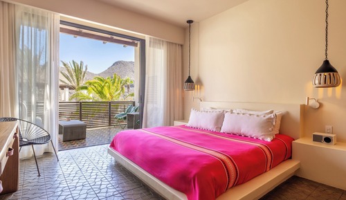 Habitación, 1 cama de matrimonio grande, vistas al mar, junto a la piscina