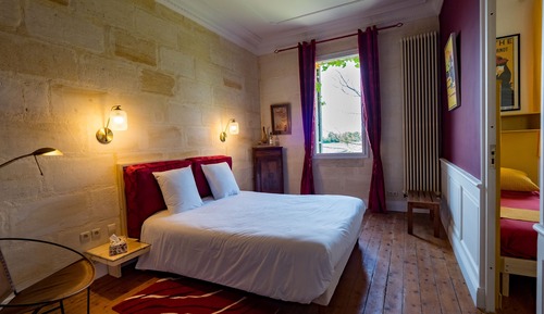 Habitación cuádruple Deluxe, baño privado, vistas al parque (Chambre Rouge)