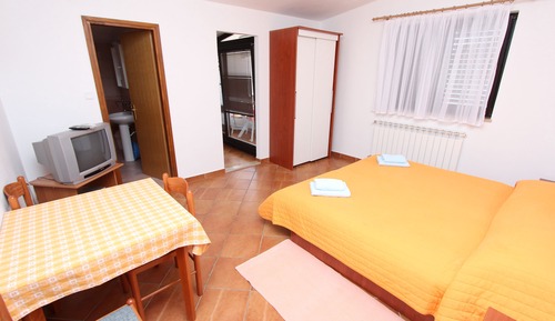 Estudio básico, balcón