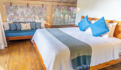 Premium Glamping Suite Vista Océano Cama King con A/C