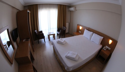 Standard Double Room, Partial Sea View