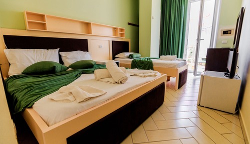 Habitación triple, balcón