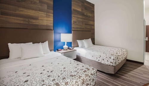 Habitación, 2 camas de matrimonio, no fumadores (Mobility/Hearing Accessible)