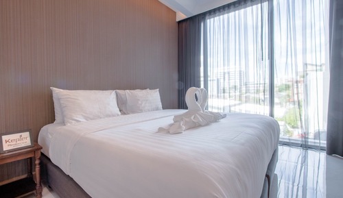 Deluxe King Suite