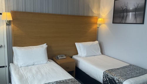 Habitación estándar con 2 camas individuales, baño privado