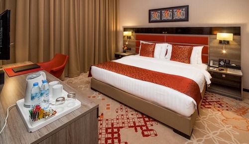 Habitación superior, 1 cama de matrimonio grande, vistas a la ciudad