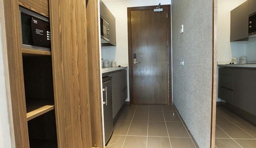 Estudio ejecutivo, 1 cama de matrimonio grande