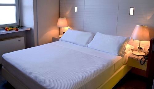 Habitación Confort con 1 cama doble o 2 individuales, bañera de hidromasaje (SPA Access)