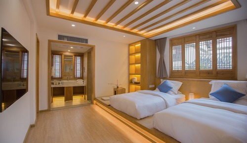 Habitación estándar con 2 camas individuales, varias camas