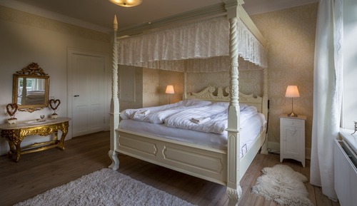 Suite romántica, 1 cama de matrimonio grande, bañera, vistas parciales al mar