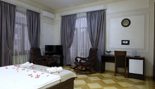 Suite junior, bañera de hidromasaje, vistas a la ciudad