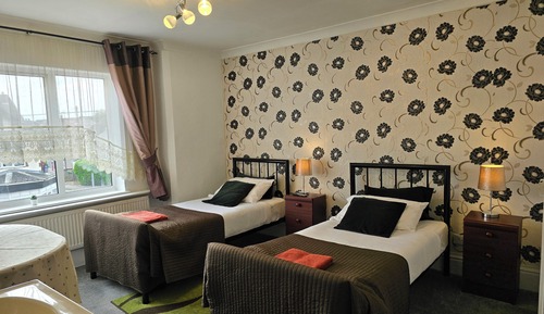 Habitación básica con 2 camas individuales, 2 camas individuales (2 singles beds - 106)