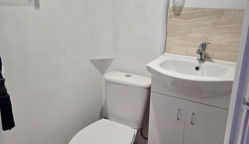 Habitación básica doble, 1 cama doble, baño privado (104)