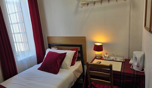 Habitación individual básica, 1 cama individual, baño privado (Single bed - 101)