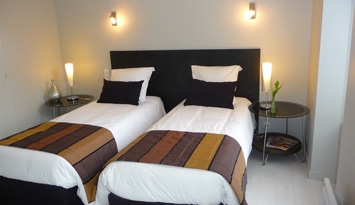Habitación con 1 cama doble o 2 individuales, baño privado