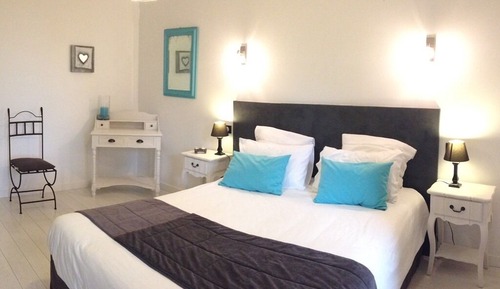 Habitación Confort con 1 cama doble o 2 individuales, baño privado