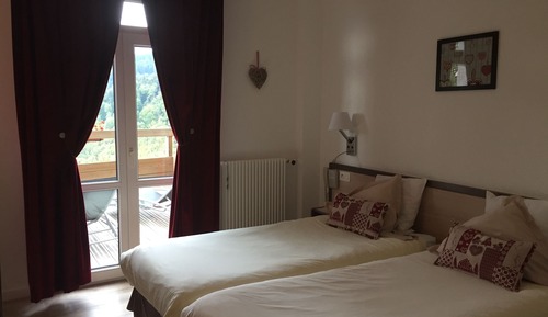 Habitación clásica con 1 cama doble o 2 individuales, balcón, vistas a la montaña