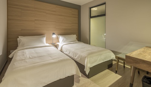 Apartamento familiar, 2 habitaciones, baño privado, vistas parciales al mar