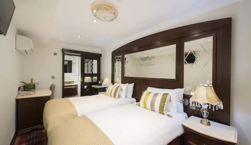 Habitación estándar con 1 cama doble o 2 individuales, 1 cama doble o 2 individuales, sin ventanas