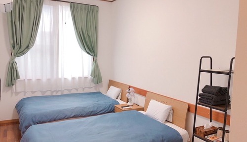 Habitación con 2 camas individuales