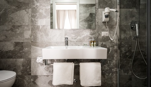 Habitación con 1 cama doble o 2 individuales, baño privado (Marble)