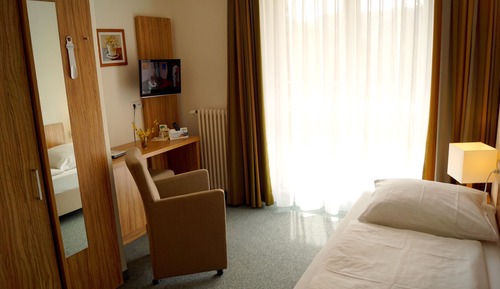 Habitación individual, balcón, vistas al jardín
