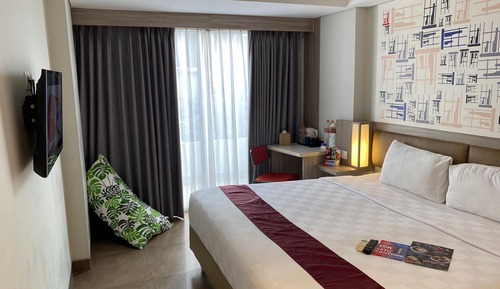 Habitación Deluxe doble, 1 cama de matrimonio grande, vistas a la piscina (Deluxe Pool Access)