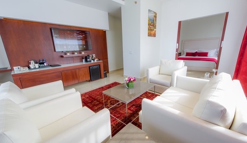 Suite junior, 1 cama de matrimonio grande, acceso a la piscina