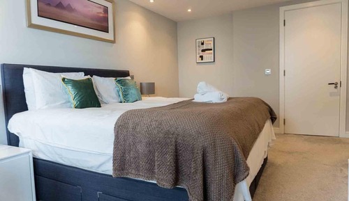 Apartamento superior, 2 habitaciones, cocina, vistas a la ciudad