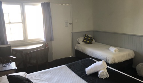 Habitación triple, varias camas
