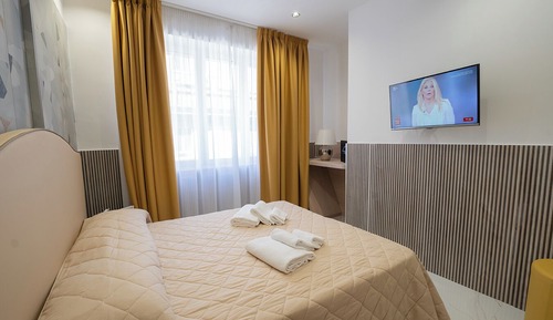 Habitación doble superior, en edificio anexo (via De Gasperi 45)