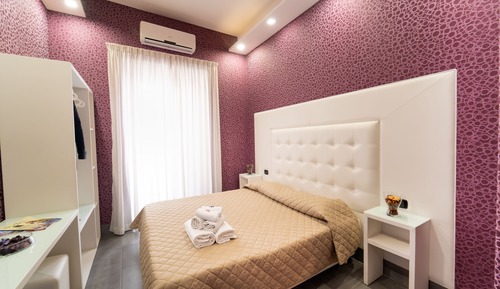Habitación triple Deluxe, en edificio anexo (Corso Umberto 311)