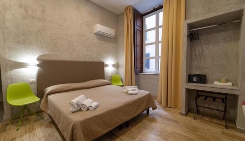 Habitación clásica doble, en edificio anexo (Pzza Bovio)