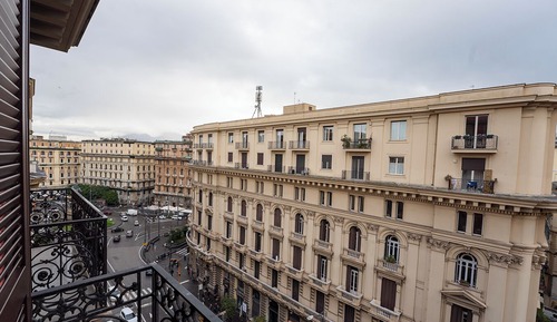 Suite estudio exclusiva, bañera de hidromasaje, en edificio anexo (Via Guglielmo S. Felice)