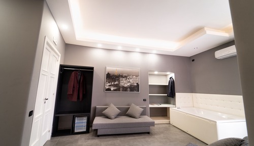 Suite estudio romántica, 1 cama de matrimonio, bañera de hidromasaje (Corso Umberto 311)