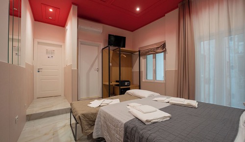 Habitación triple Deluxe, en edificio anexo (Vico Freddo a Donnalbina)