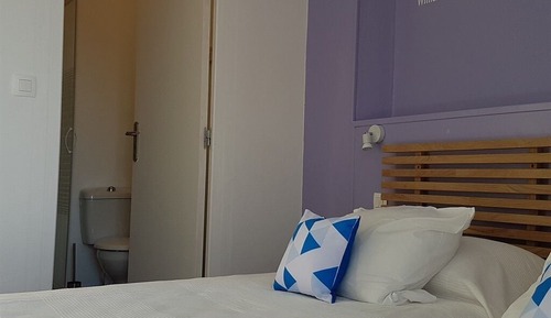 Habitación estándar con 1 cama doble o 2 individuales, baño privado (Balcon)