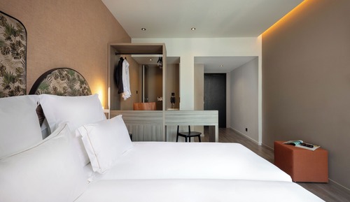 Habitación con 1 cama doble o 2 individuales, balcón, vistas a la ciudad